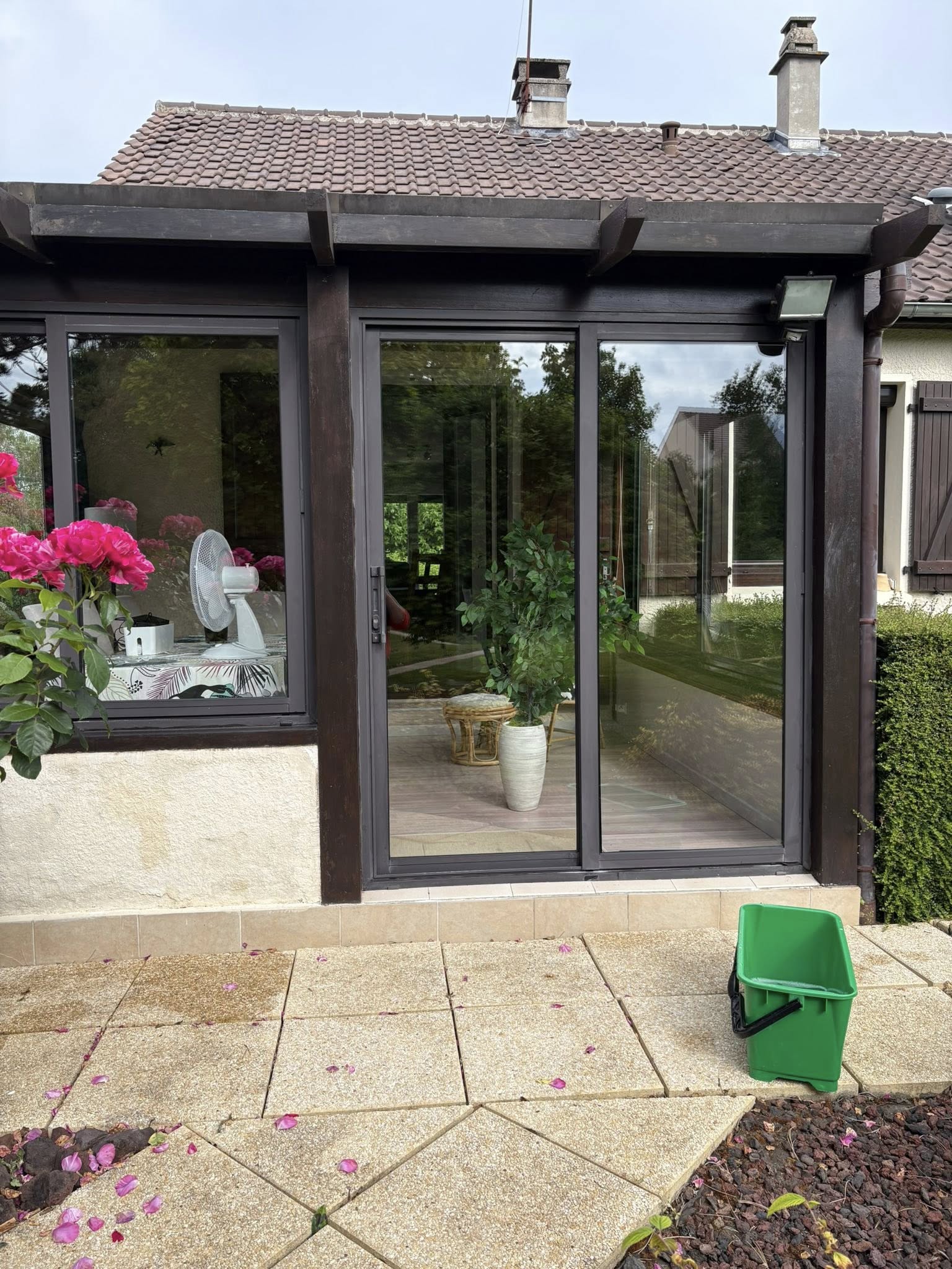 Nettoyage vitrines/bardages/vitrines commerciales/velux/véranda (uniquement sur devis)